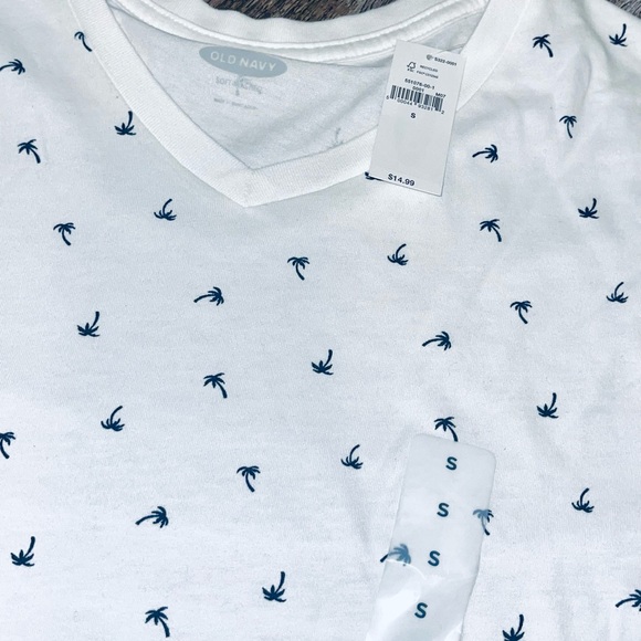 Old Navy V Neck Shirt Palm Tree Print - Picture 4 of 5
